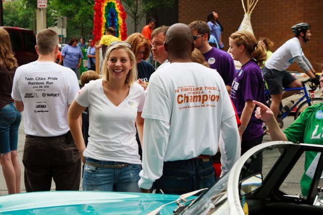 Rep. Carly Melin talks with Rep. Bobby Joe Champion.